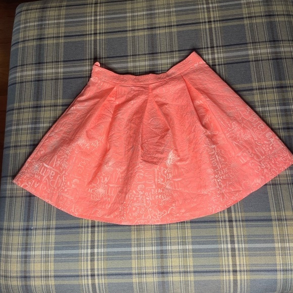 Lilly Pulitzer Harlie Skirt in Peachy Pink - Word on the Street Jaquard pleated - Picture 6 of 8